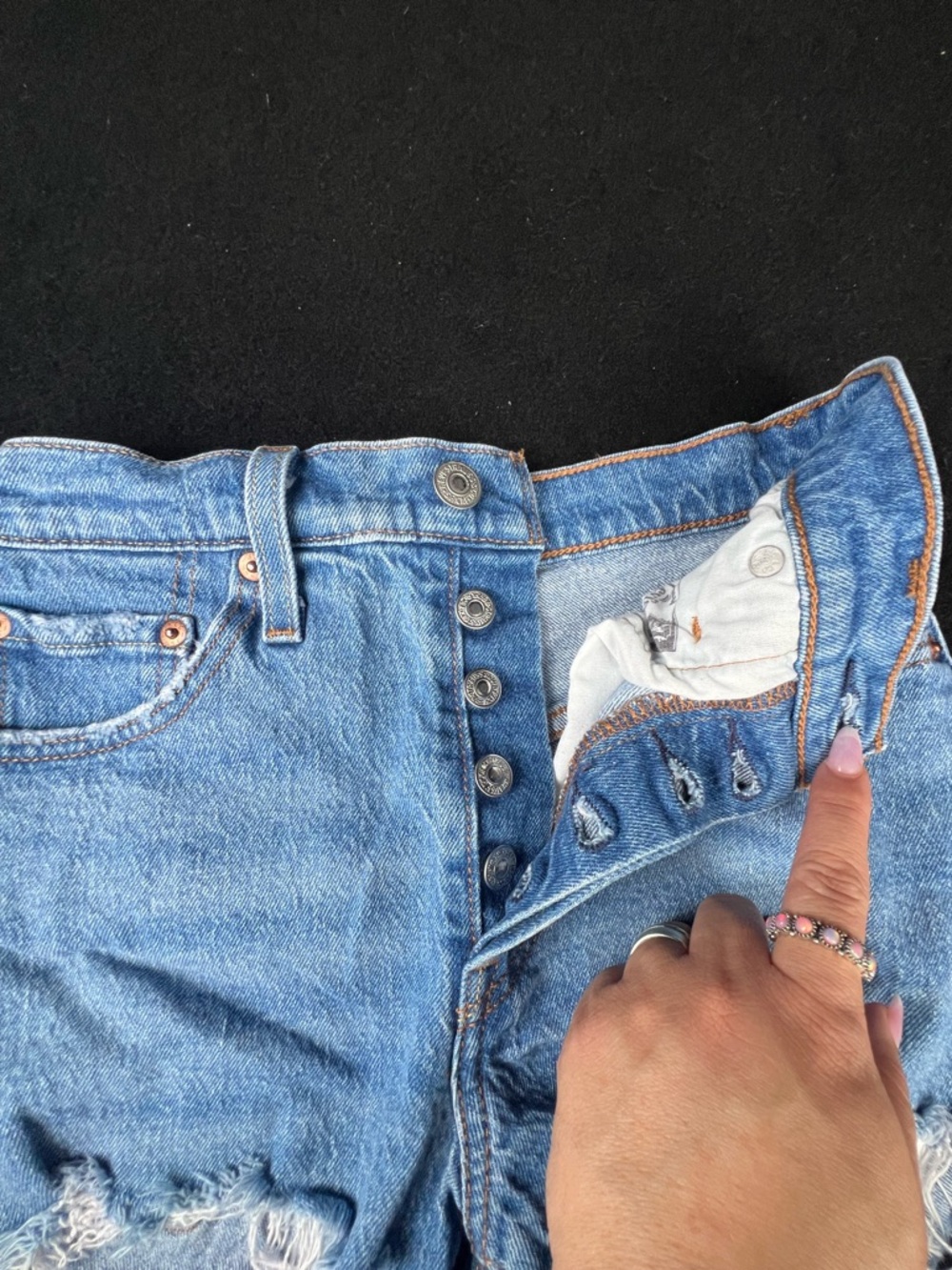 Levis 501 Women’s Medium Wash Denim Shorts - Picture 5 of 5